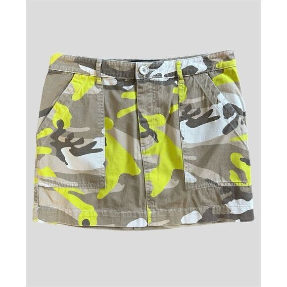 Le Superbe Extra Mini Skirt in Camouflage- Size 4 - Picture 1 of 5